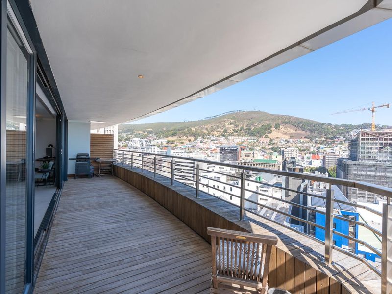 Luxury 3-Bedroom Penthouse | Panoramic Views - Photo 9