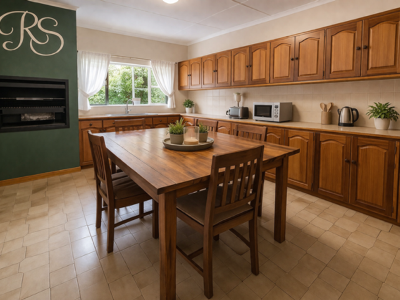 Spacious Family Living in Panorama - Photo 2