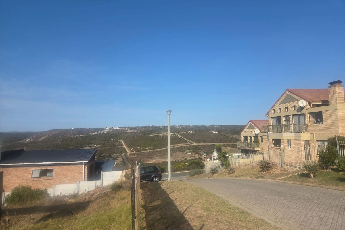 Corner stand with a distant sea view - Photo 5