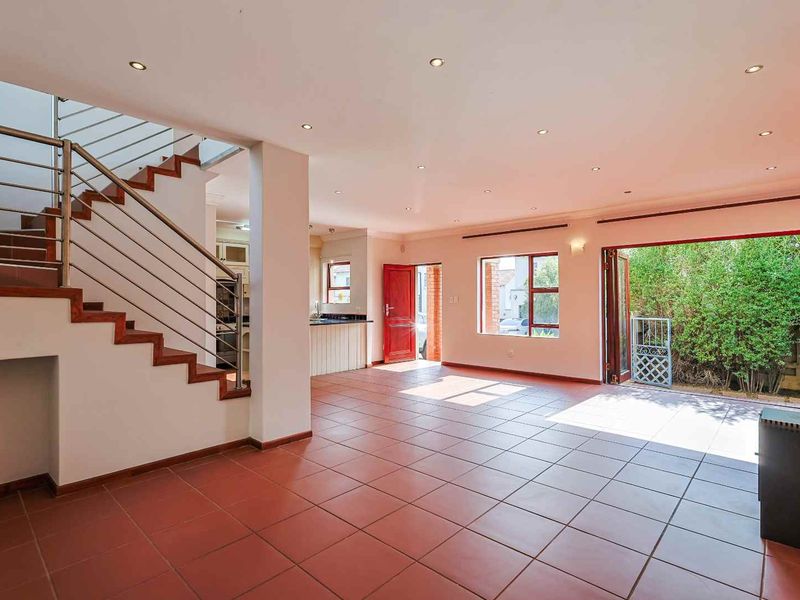 Heron Hill, Olympus – Modern Family Home with Solar System - Photo 7