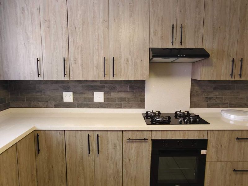 A Captivating Blend of Space, Style, and Comfort Awaits - Photo 2