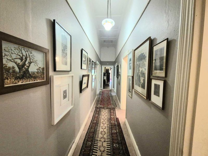 GRANDEUR OLD DAME NEEDS A FRESH START - Photo 3