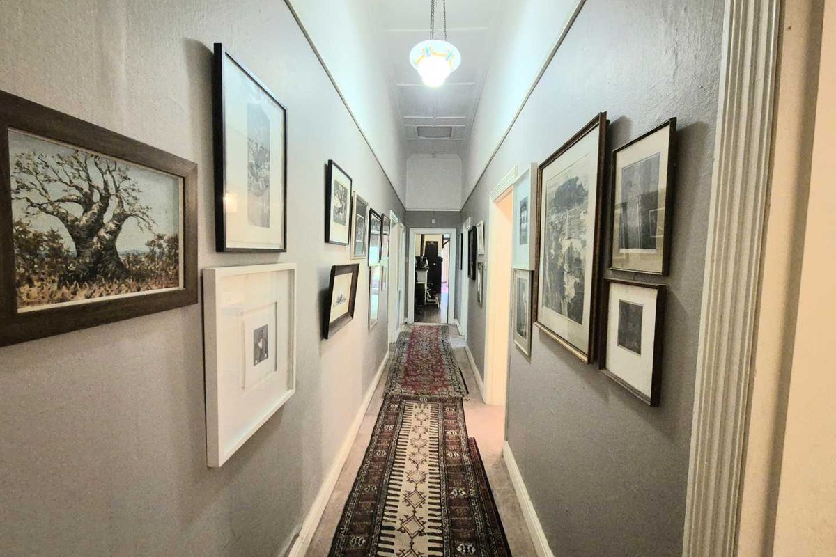 GRANDEUR OLD DAME NEEDS A FRESH START - Photo 3