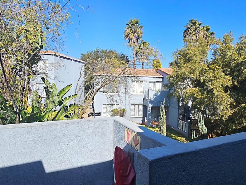 Spacious Three-Bedroom Unit Close to Everything in Radiokop - Photo 2