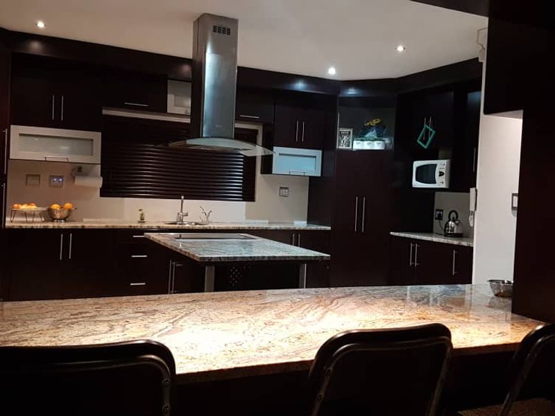 Spacious Neat Executive Home could also be utilised as a BB - Photo 3