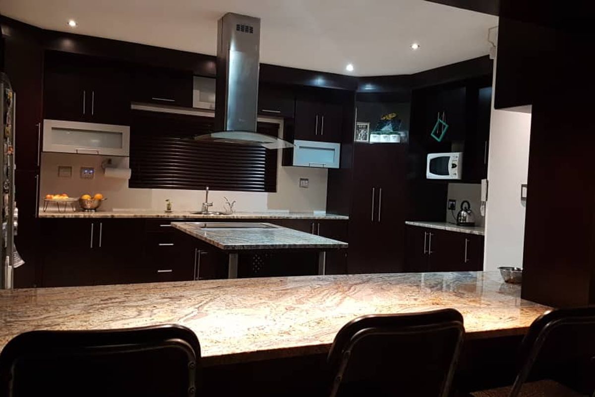 Spacious Neat Executive Home could also be utilised as a BB - Photo 3