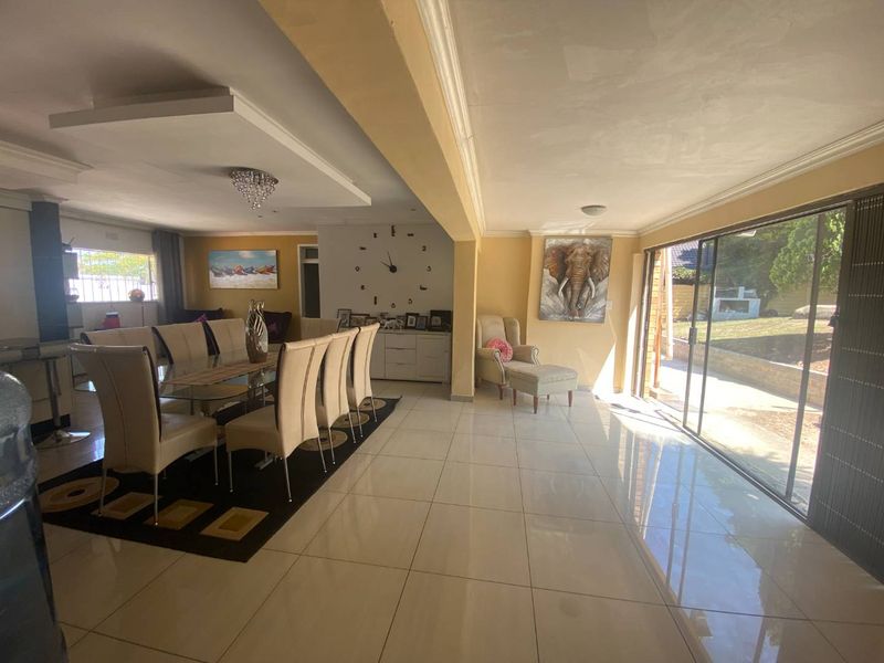 Modern Family Home in Mulbarton - Photo 4