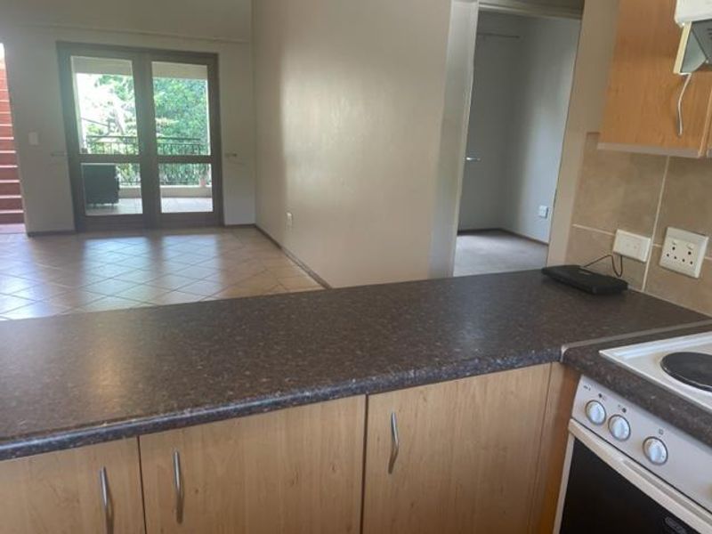 UNFURNISHED ONE BEDROOM - Photo 10