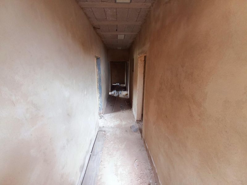 15 rooms incomplete house in West Park - Photo 5