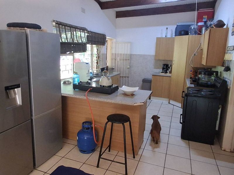 Cul-de-Sac Dream: Large 3-Bed Fixer with Pool & Office - Photo 7