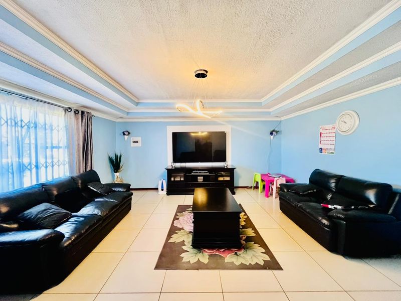 Three bedrooms house for sale in Soshanguve W W - Photo 10