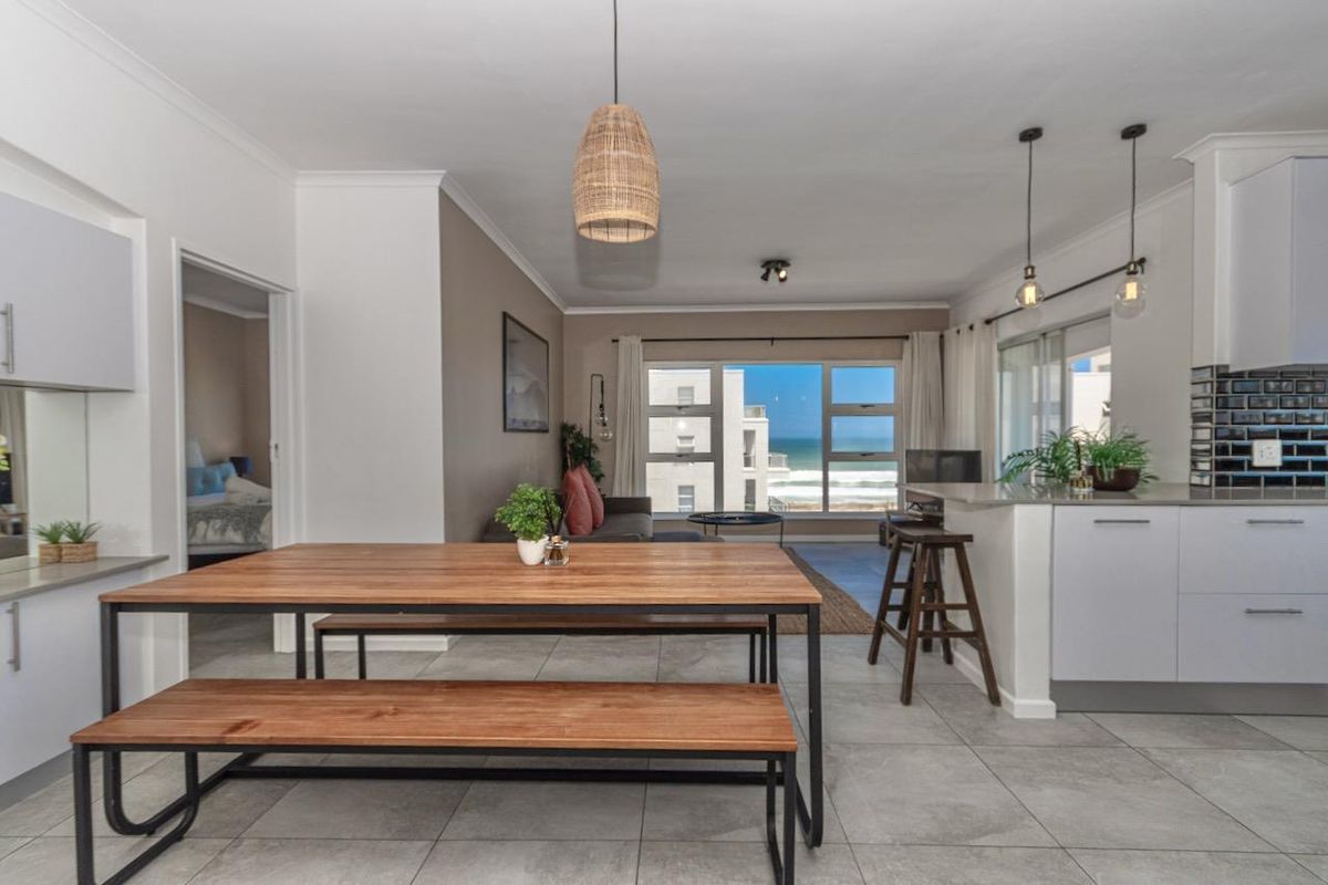 Super Spacious Luxury 3-Bedroom with Sea Views - Photo 5