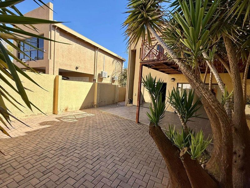 3 Bedroom Townhouse TO LET in Windhoek Country Club Golf Estate - Photo 1