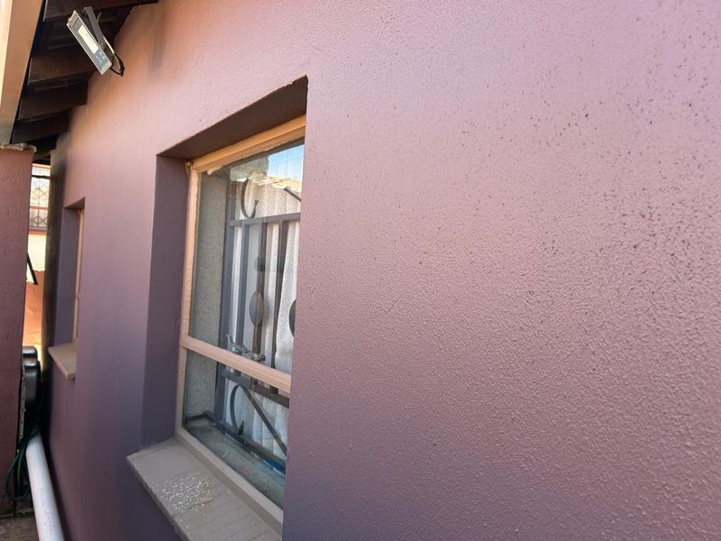 Clayville R 850 000 Home for Sale ! - Photo 2