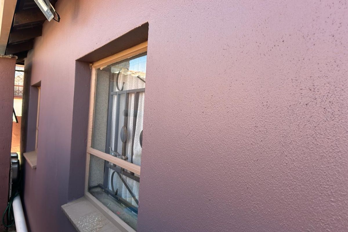 Clayville R 850 000 Home for Sale ! - Photo 2