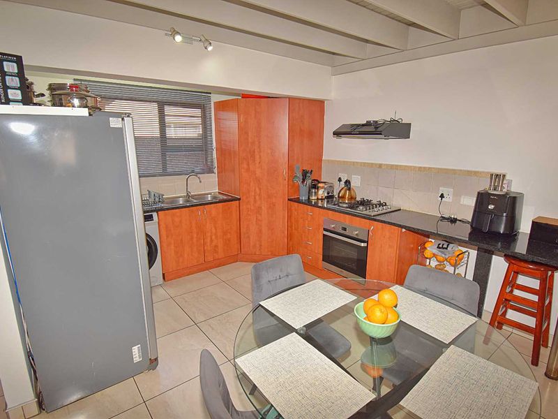 Home in a secure estate! - Photo 5