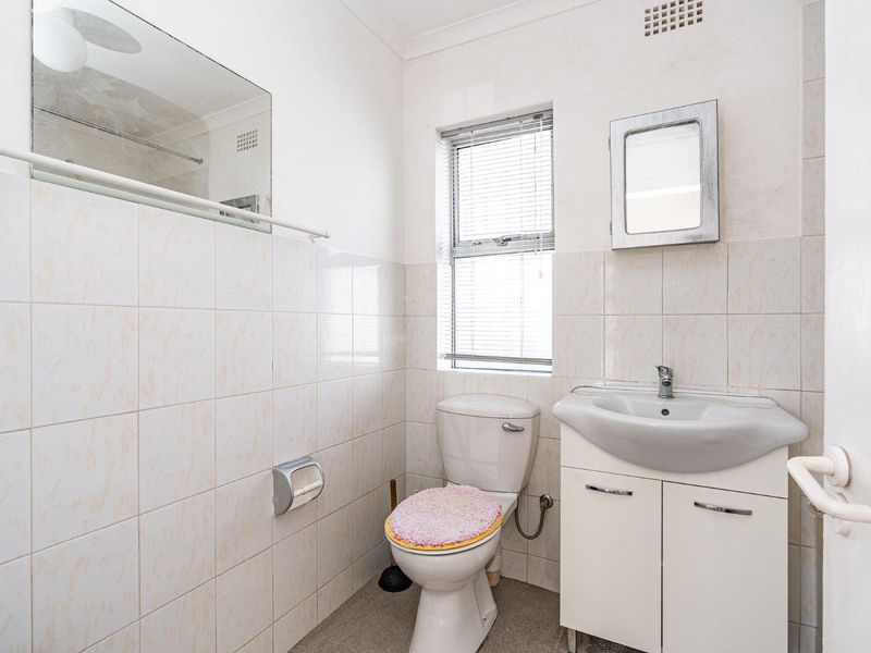 Safe & Secure Ground Floor Apartment - Photo 5