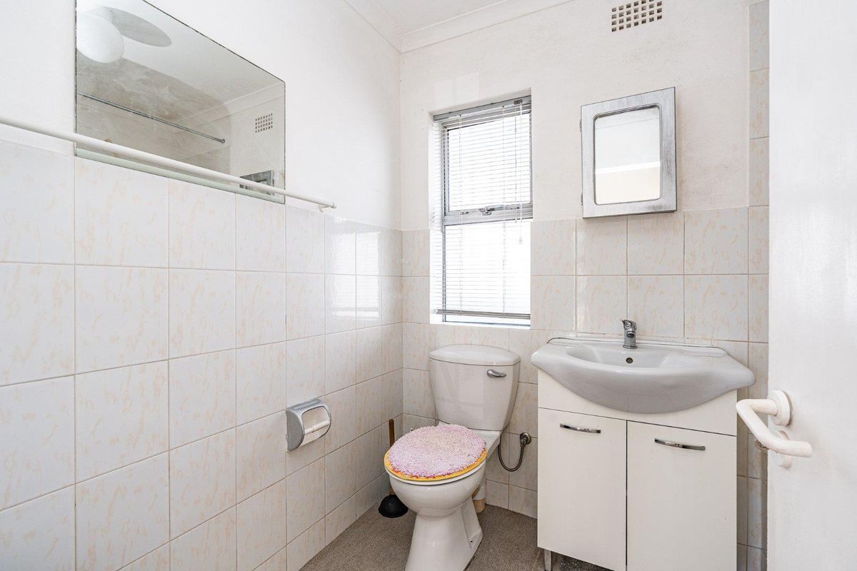 Safe & Secure Ground Floor Apartment - Photo 5