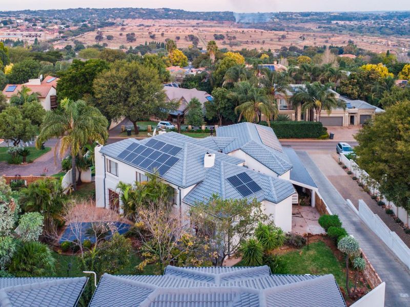 Modern 4 Bedroom Family Home for Rent in a Prestigious Security Estate - Photo 1