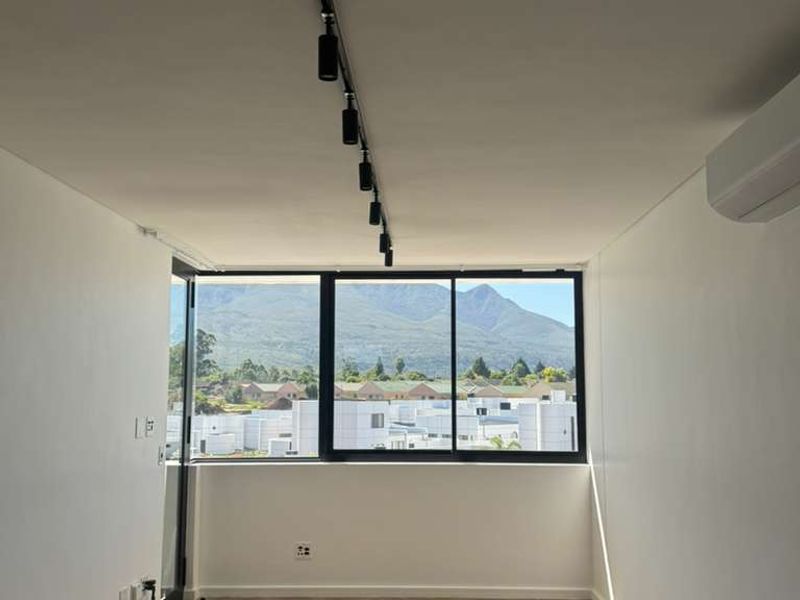 Brand New 2 Bedroom, 2 Bathroom Apartment, Semi-Furnished & move in ready! - Photo 6