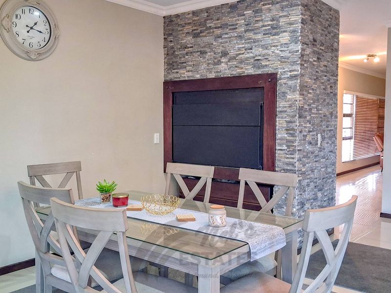 Penthouse For Sale in Central Vineta, Swakopmund - Photo 9