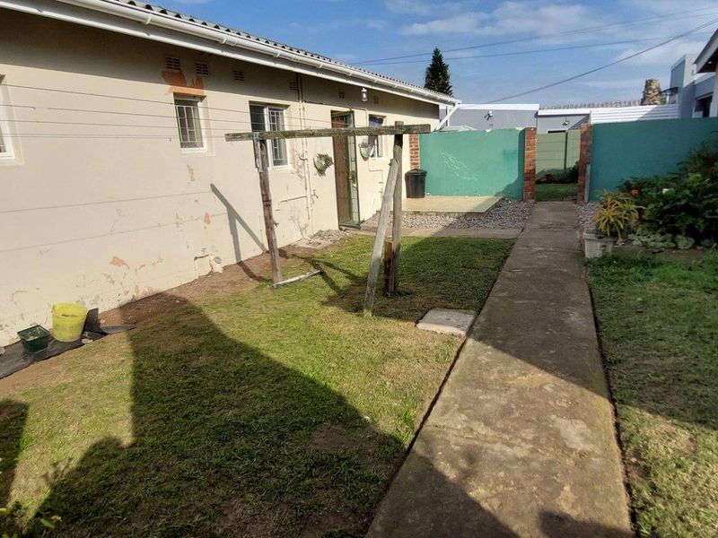 Charming 3-Bedroom Home with Separate Flatlet for Sale in Port Alfred - Photo 4