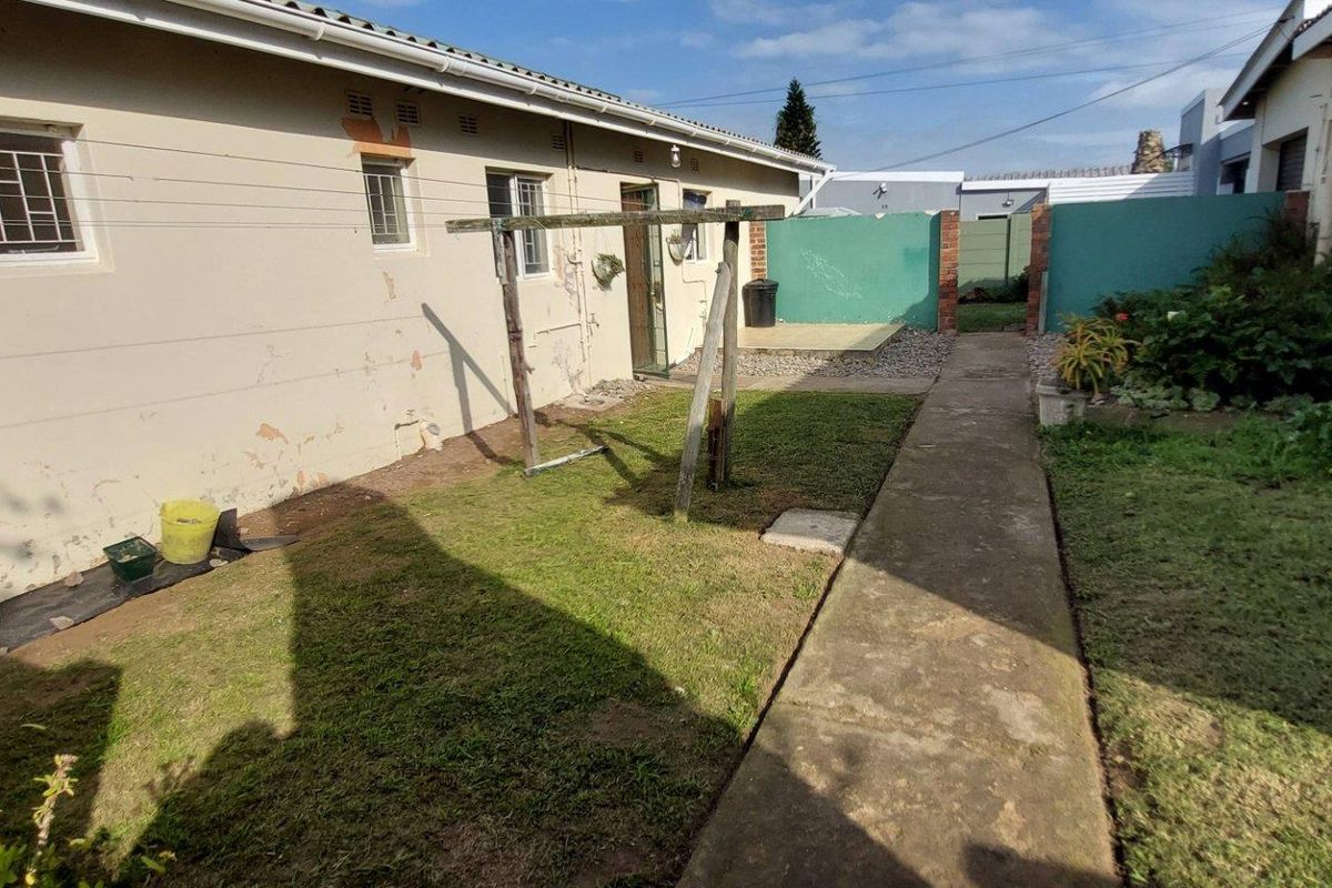 Charming 3-Bedroom Home with Separate Flatlet for Sale in Port Alfred - Photo 4