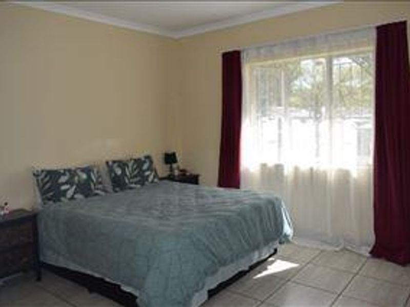 2 Bed, 1st floor corner unit, 24/h security & modern unit! - Photo 10