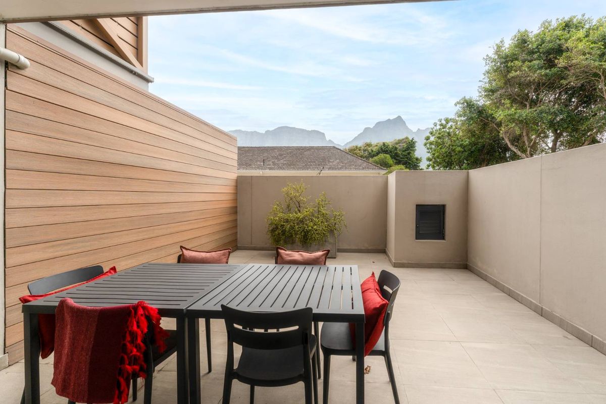 Modern Apartment With Expansive Covered Patio And Mountain View - Photo 5
