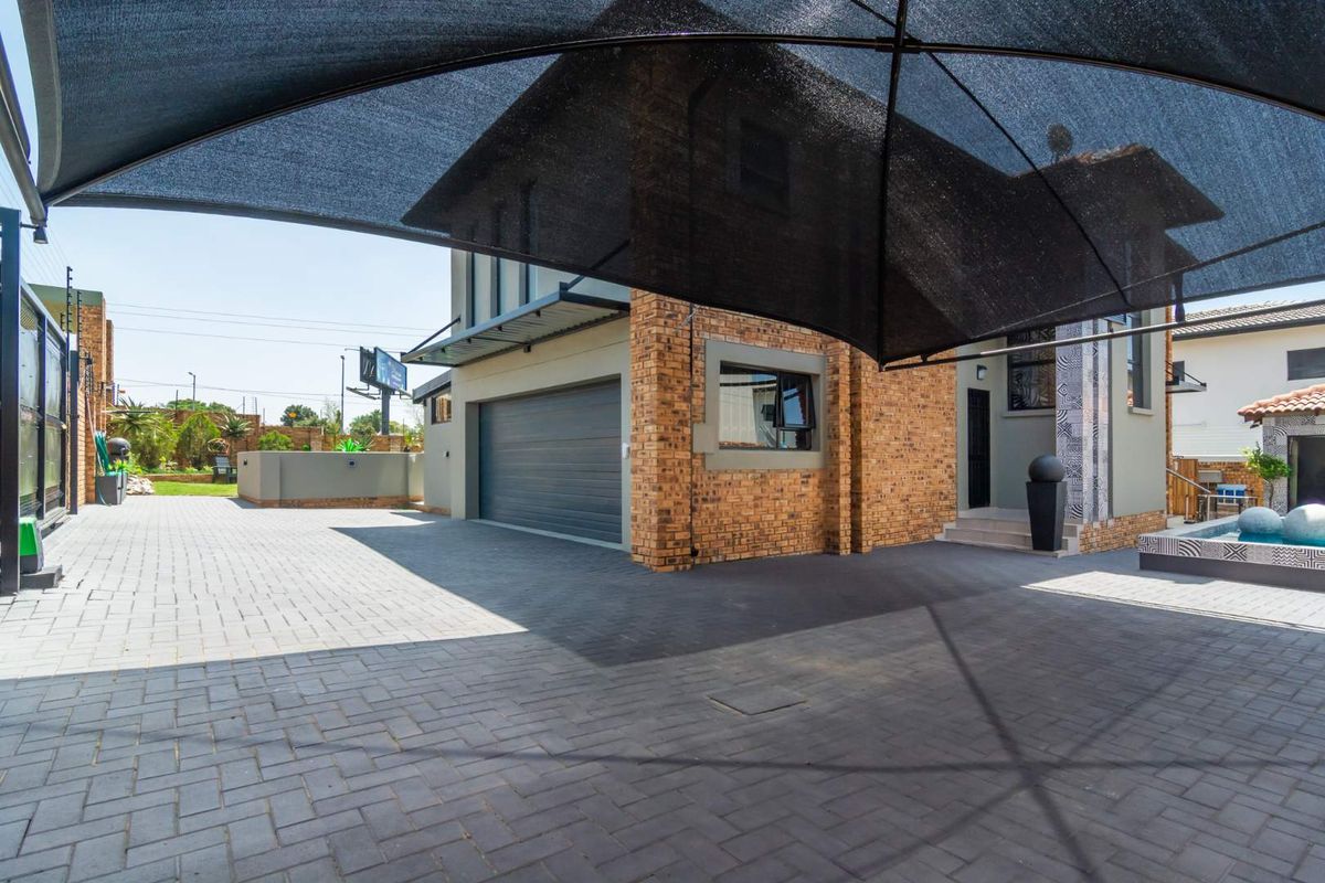 Elegant Family home in the sort after Silverleaf Estate - Photo 3