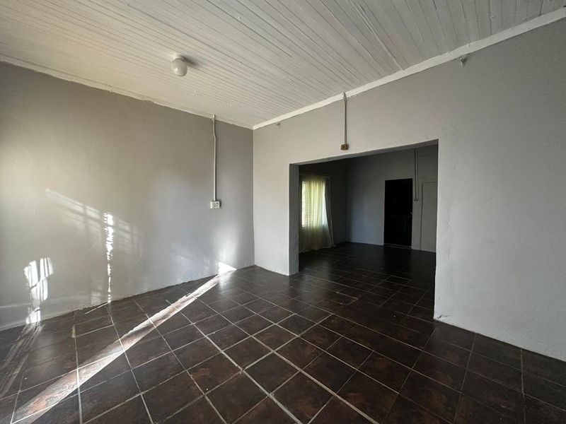 Spacious 3-Bedroom Home with Huge Erf in Peaceful Dealesville - Photo 7