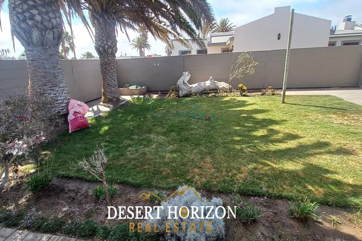 Walvisbay, Central | Family home for sale - Photo 2