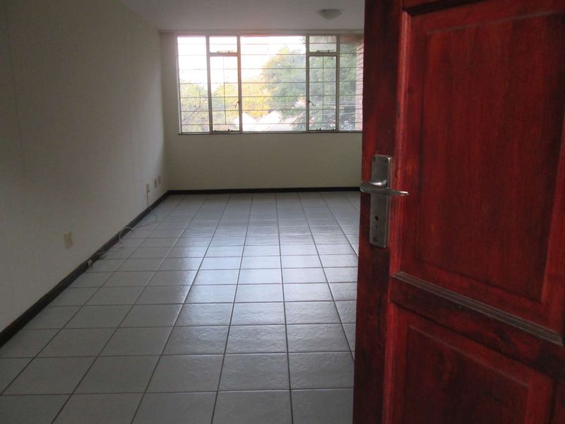 ONE [1]BEDROOM APARTMENT SPUY STREET GARDENS  FOR SALE IN SUNNYSIDE - Photo 4