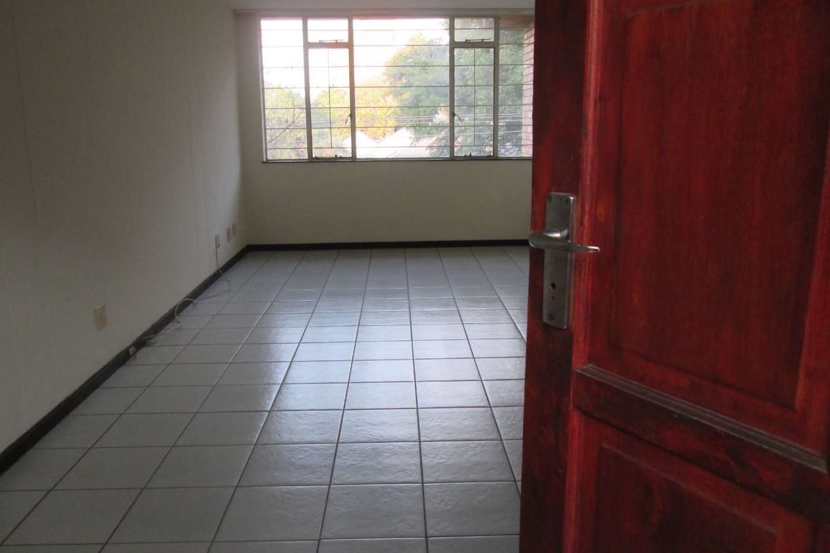 ONE [1]BEDROOM APARTMENT SPUY STREET GARDENS  FOR SALE IN SUNNYSIDE - Photo 4