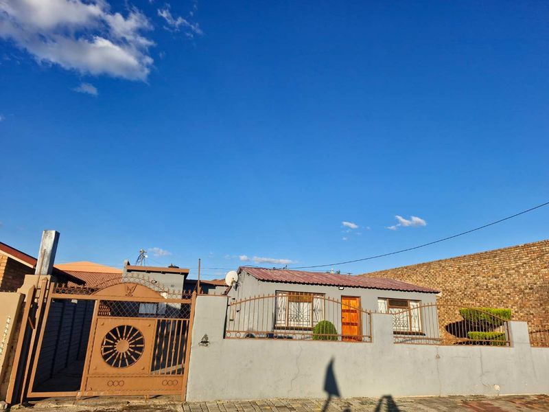 2 Bedroom house for sale in Mamelodi West. - Photo 2