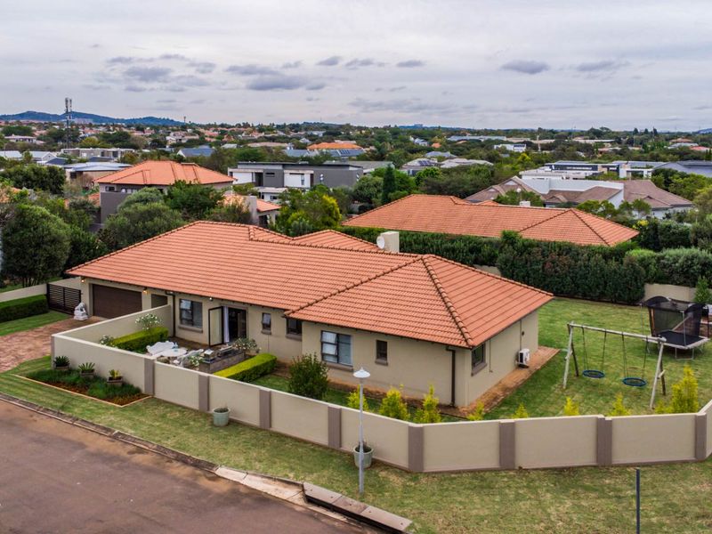 Charming Four-Bedroom Family Home in The Ridge Estate - Photo 3