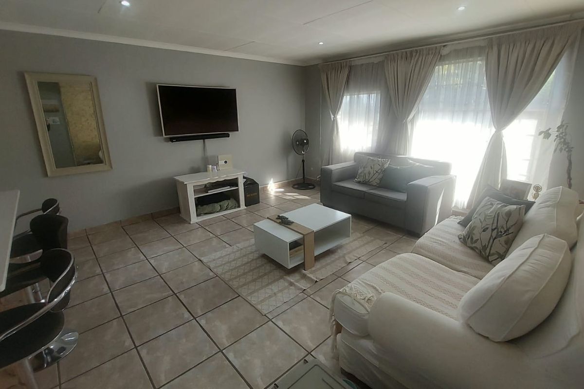 Spacious Open-Plan Living in Verwoerdpark – Ideal Starter Home - Photo 5
