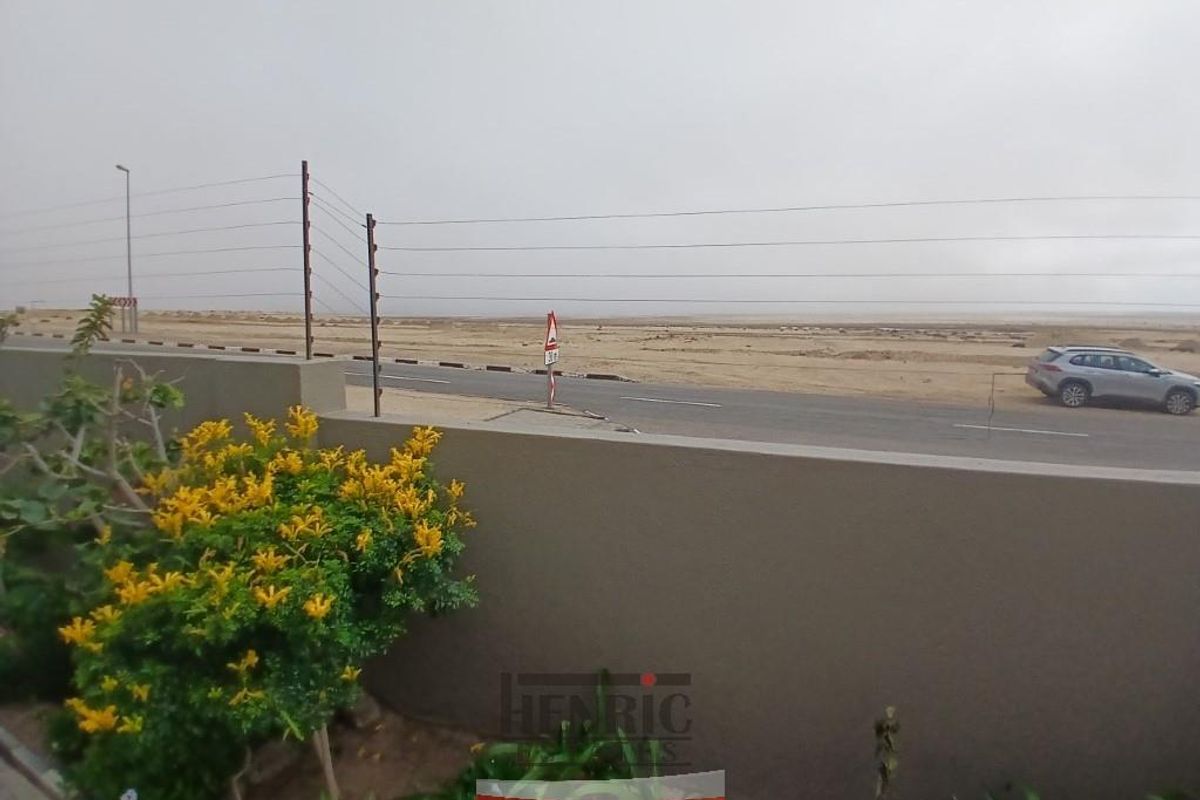 3 Bedrooms, 3 bathrooms, 2 Garages - Oceanview - Photo 5