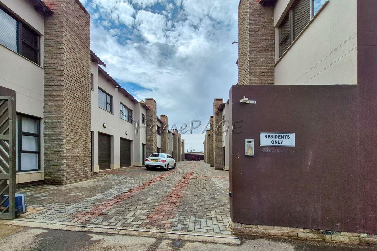 Central, Walvis Bay:  Various 3 Bedroom Units for sale in Union Court - Photo 3