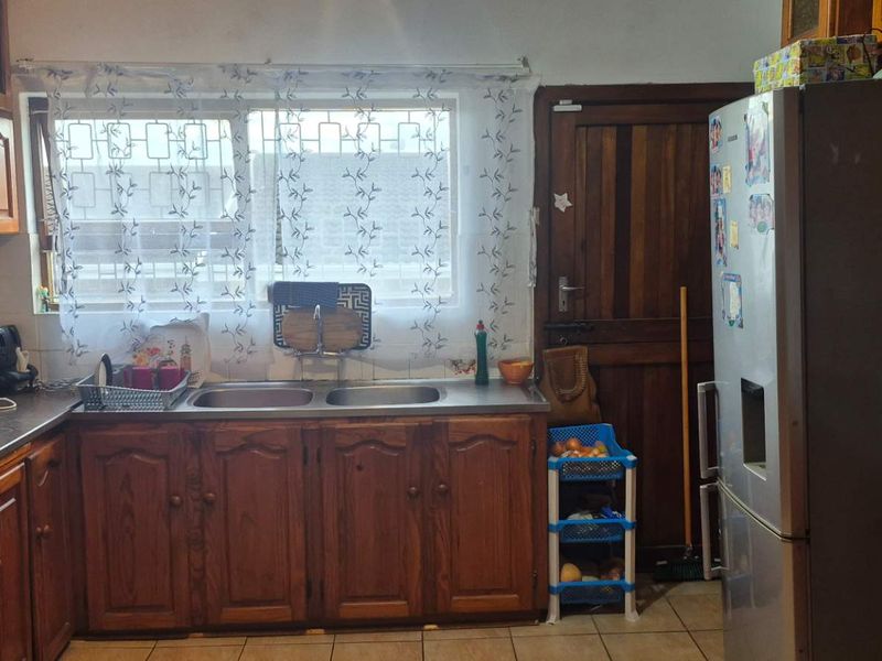 Perfectly Positioned! - Photo 6