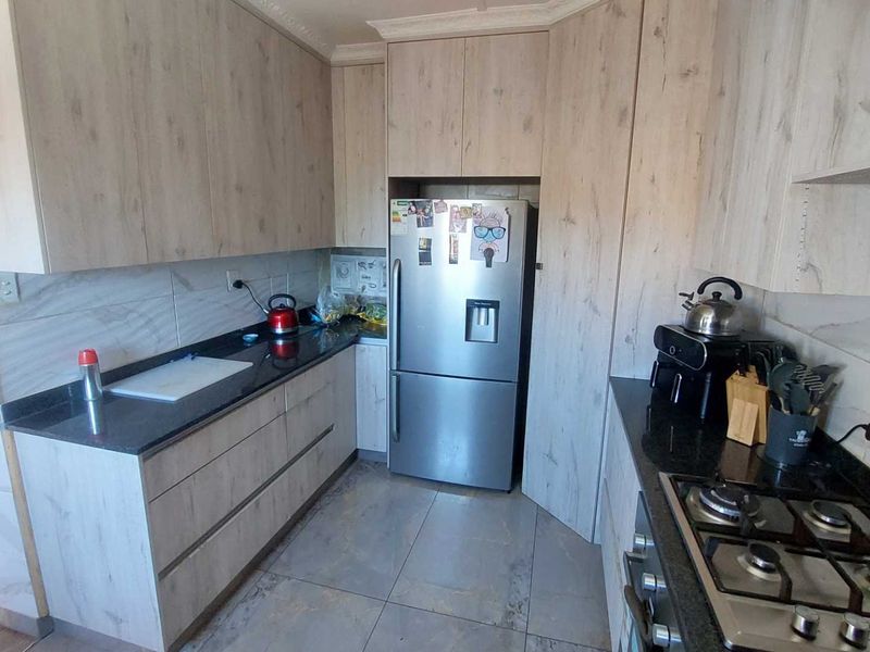 Eco-Friendly Living: Solar Panels and More Await! - Photo 7