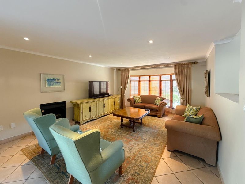 Perfectly Located House, Move-In Ready - Photo 3