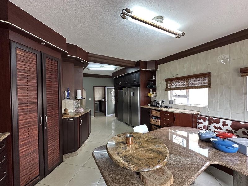 SPACIOUS 4 BEDROOM HOME WITH FLATLET AND GARDEN FOR RENT, SWAKOPMUND, VINETA - Photo 4