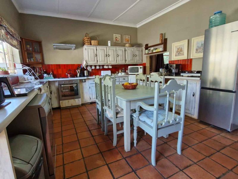 COTTAGE STYLE HOME OF CHARACTER IN THE HEART OF RIETONDALE - Photo 10