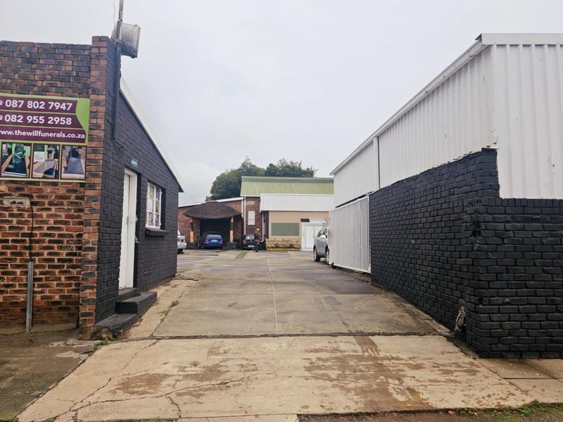 **Prime Commercial Property for Sale: Endless Opportunities Await** - Photo 5