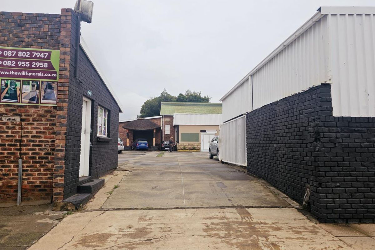 **Prime Commercial Property for Sale: Endless Opportunities Await** - Photo 5