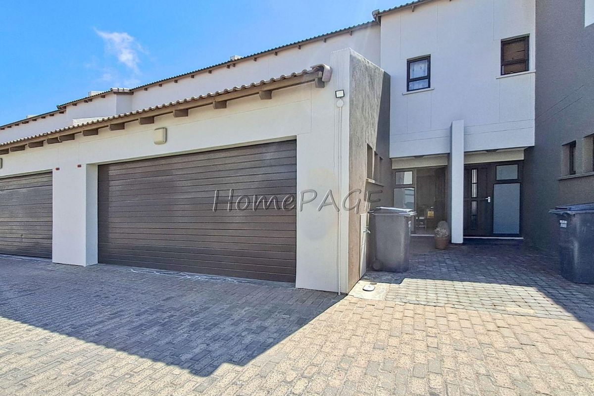 Fairway Estates, Walvis Bay:  2 Bedr Double Storey Unit is for Sale - Photo 3