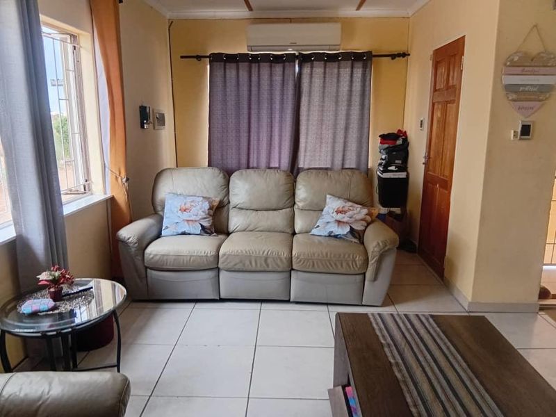 Buy a 3 bedroom house is Okahandja, Extension 8, N$ 1150 000 cost exclusive - Photo 2