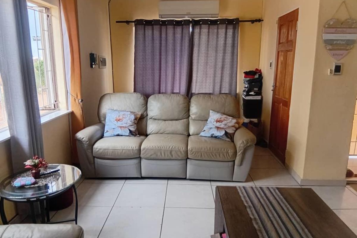 Buy a 3 bedroom house is Okahandja, Extension 8, N$ 1150 000 cost exclusive - Photo 2