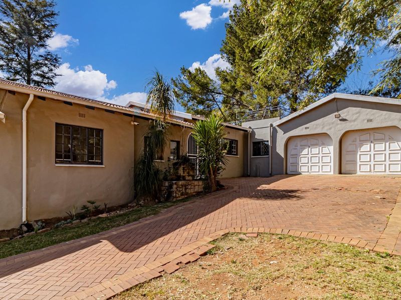 4 Bedroom Standalone House on a 2005 sqrm land in Bryanston West – Ideal for Developers for Investment - Photo 2